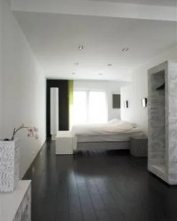 Homefeek Hotel 3*